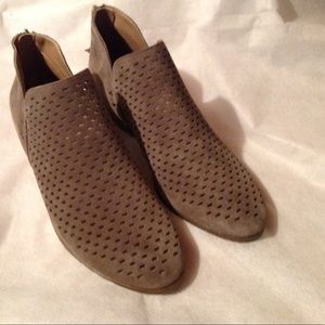 Kenneth Cole Reaction Gray Perforated Ankle Bootie